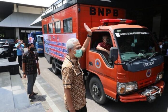 Pemberangkatkan relawan ke Sulbar Pemberangkatkan relawan ke Sulbar