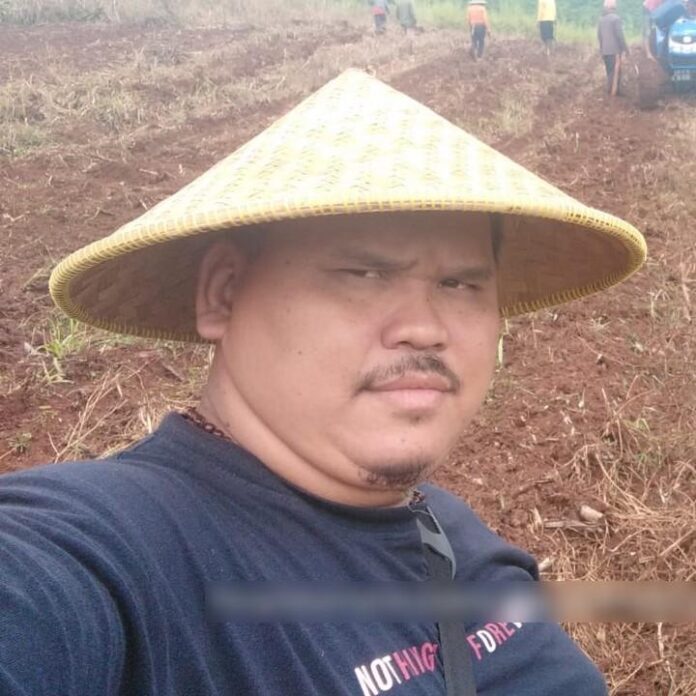 Iwan Gunawan, Kepala Desa Cibulan