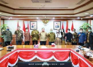 Presentasi i-Nose C-19 dengan menteri