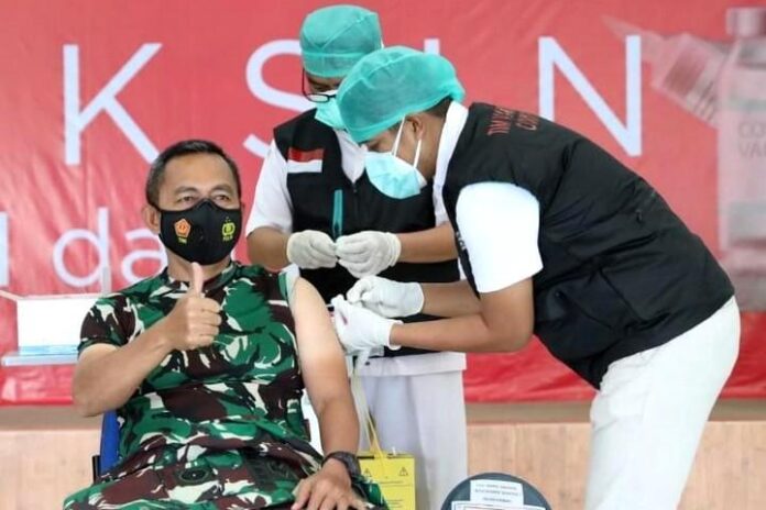 Mayjen TNI Bakti Agus disuntik vaksin kedua Mayjen TNI Bakti Agus disuntik vaksin kedua