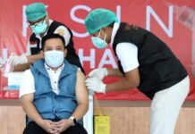 Sukirman menerima suntikan vaksin kedua