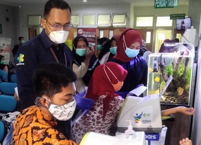 Vaksinasi di Kantor Kesehatan Pelabuhan Vaksinasi di Kantor Kesehatan Pelabuhan