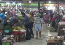 Pedagang di Pasar Bandarharjo