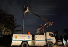 Petugas PLN terus berupaya menormalkan jaringan