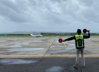 Petugas di Bandara Ahmad Yani Semarang