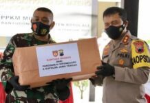 Bantuan masker kepada anggota Babinsa