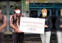 Dirut Pertamina Nicke Widyawati (kanan)