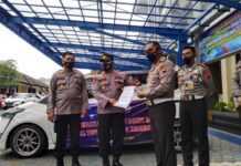 Penyerahan kendaraan yang diduga hasil curian kepada anggota Polsek Wanasari Polres Brebes.