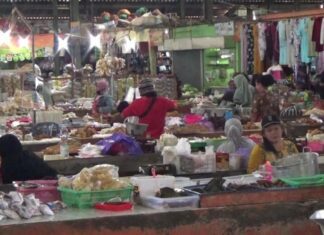 Pedagang di Pasar Babadan Semarang