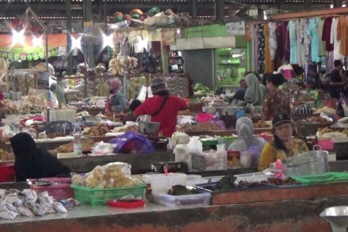 Pedagang di Pasar Babadan Semarang