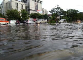 Jalan Pahlawan Semarang tergenang banjir pekan kemarin
