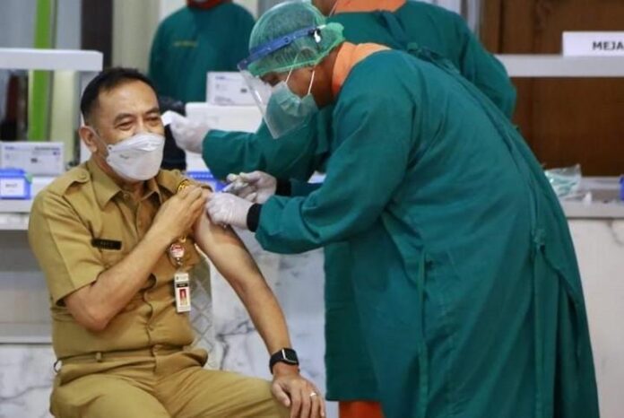 ASN Pemprov Jateng saat mendapat suntikan vaksin ASN Pemprov Jateng saat mendapat suntikan vaksin