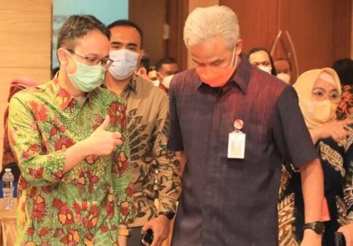 Jerry Sambuaga saat berbincang dengan Ganjar Pranowo