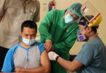 Vaksinasi kelompok pekerja publik