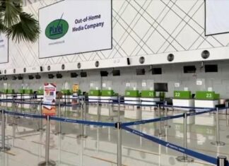 Konter boarding pass Bandara Ahmad Yani