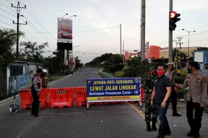 Akses menuju Kudus kota ditutup