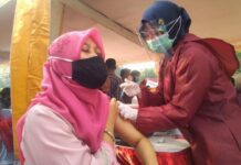 Vaksinasi di Simpang Lima