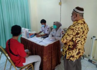 Petugas RS Bhayangkara Polda Jateng