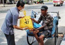 Bingkisan kepada seorang pengayuh becak