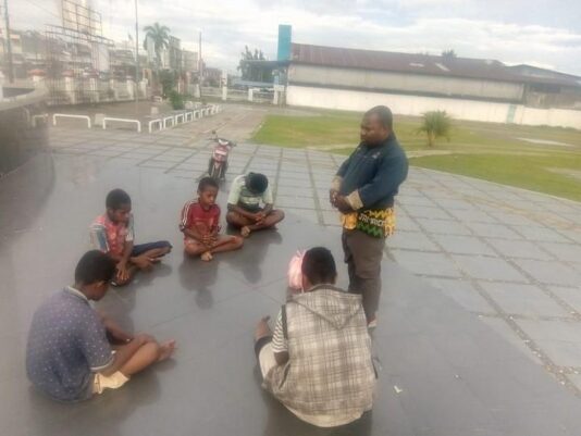 Pengarahan anak-anak terlantar