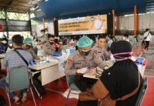 Program vaksinasi Polisi