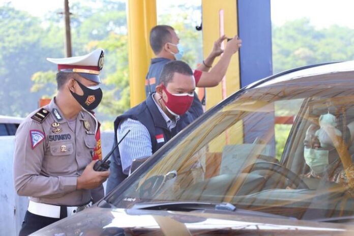 Pemeriksaan surat perjalanan Pemeriksaan surat perjalanan
