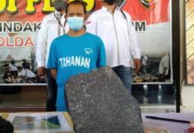 Batu yang digunakan tersangka Nur Hamid