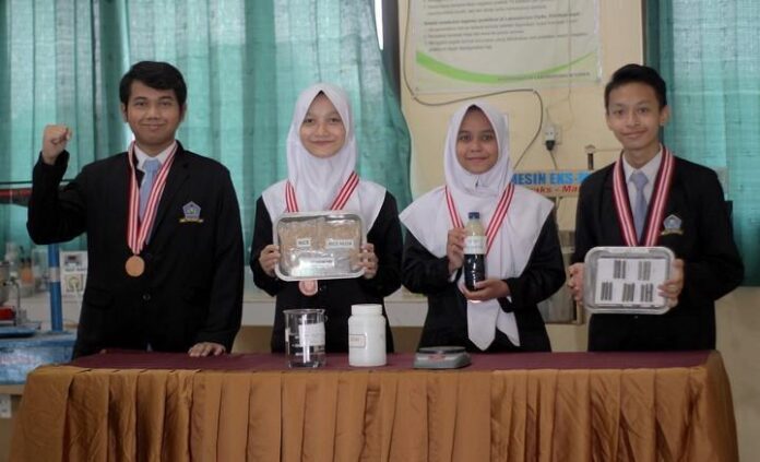 Siswa-siswi SMA PGRI 2 Kayen Pati Siswa-siswi SMA PGRI 2 Kayen Pati