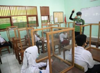 Siswa SMP yang mengikuti PTM