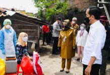 Vaksinasi door to door