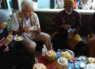 Gubernur Hanjar Pranowo mencoba pong blosok
