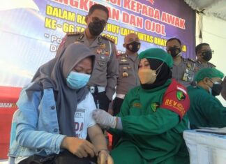 Vaksinasi sopir angkot dan ojol