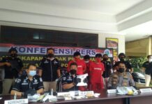Kombes Pol Lutfi Martadian (tengah)