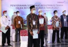 Jokowi bagi-bagi sertipikat
