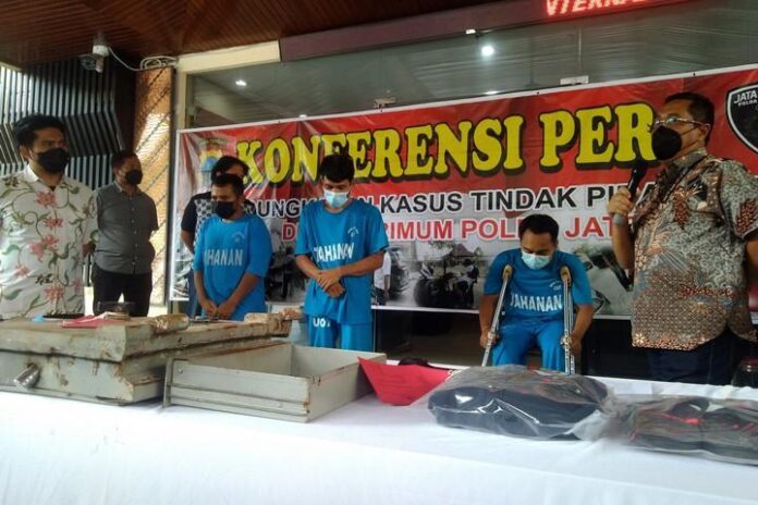 Tersangka pencurian toko Tersangka pencurian toko