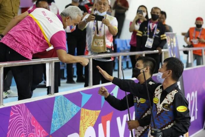 Pasangan atlet biliar peraih medali emas Pasangan atlet biliar peraih medali emas