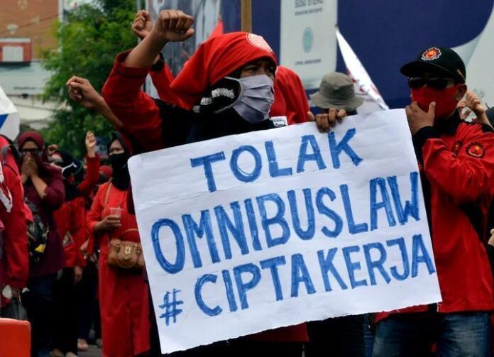 Aksi Damai Tolak Omnibus Law