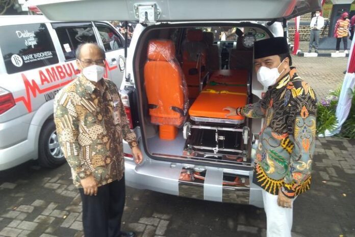 Pribadi Santoso (kiri) Pribadi Santoso (kiri)