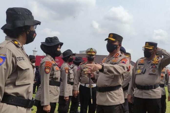 Polwan yang diberangkatkan ke Lumajang Polwan yang diberangkatkan ke Lumajang