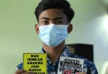 Stiker berisi ajakan perang melawan koruptor