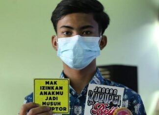 Stiker berisi ajakan perang melawan koruptor