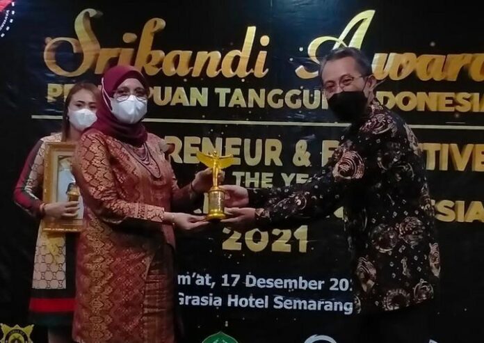 Rektor IAIN Kendari Prof Faizah binti Awad