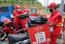 Petugas motoris Pertamina