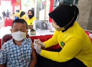 Vaksinasi anak