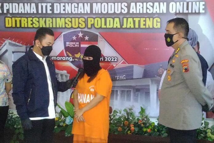 Salah satu tersangka pengelola arisan online Salah satu tersangka pengelola arisan online