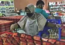 Karyawan roti Sari Rasa Pati