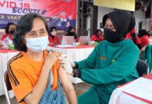 Vaksinasi di Kelenteng Tay Kak Sie