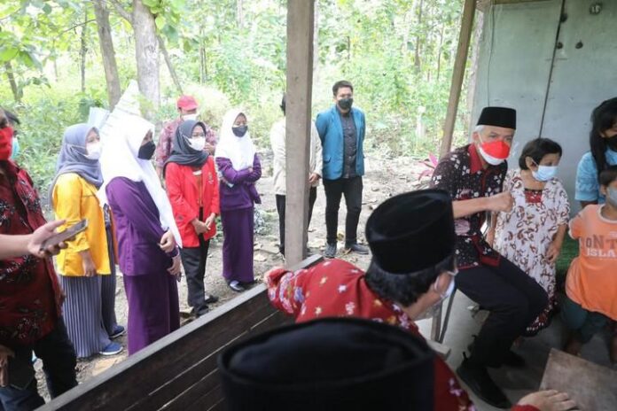 Mahasiswa dan pelajar mengikuti kegiatan Gubernur Mahasiswa dan pelajar mengikuti kegiatan Gubernur