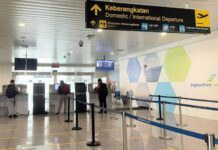 Penumpang di Bandara Ahmad Yani