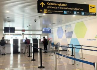 Penumpang di Bandara Ahmad Yani